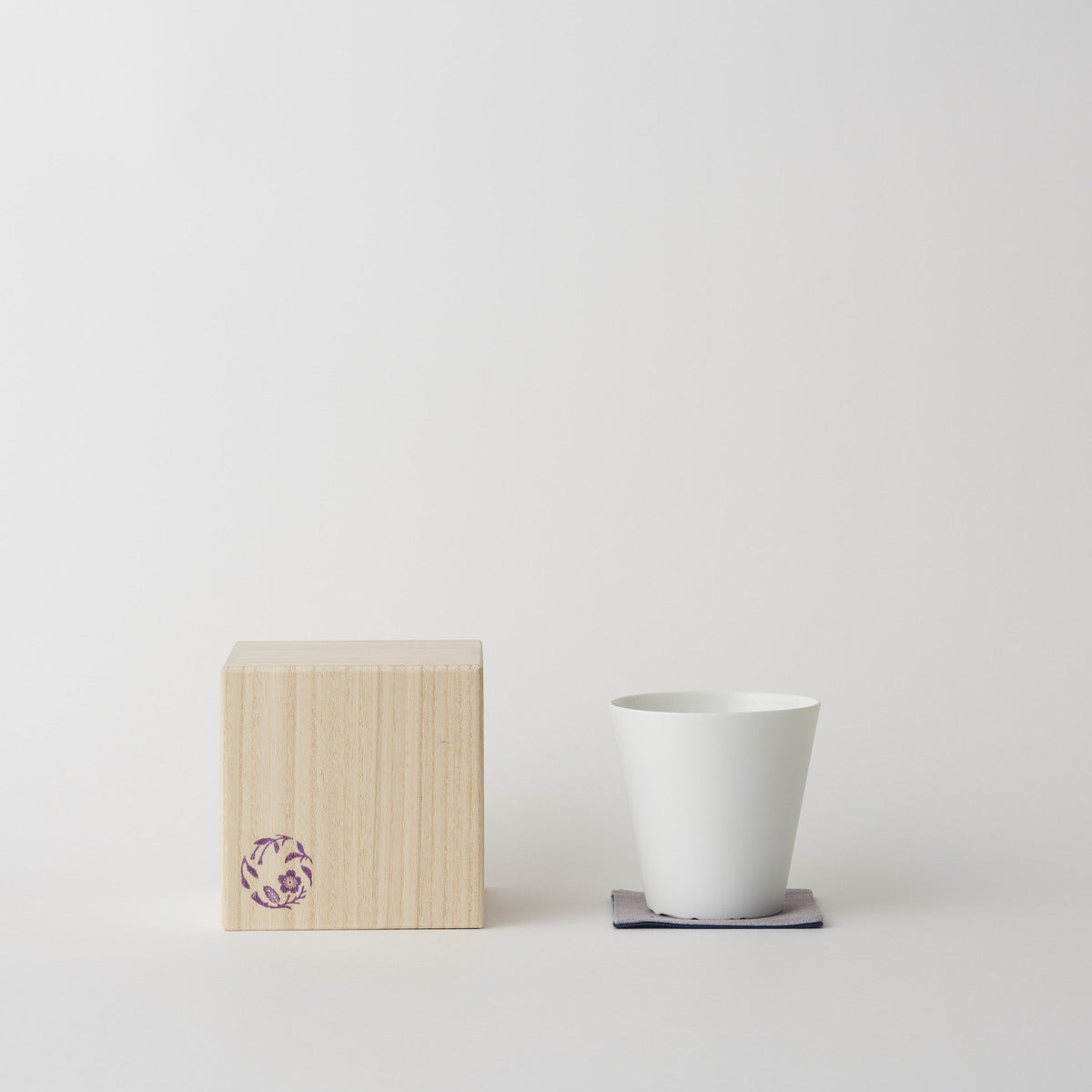 桜カップ 桐箱入り 白磁